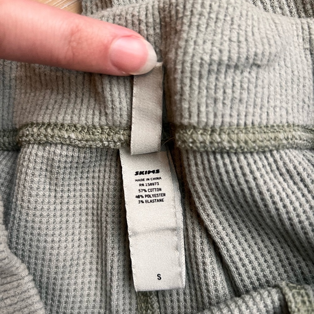 SKIMS Ribbed Light Sage Green Leggings - Waffle - Picture 3 of 5